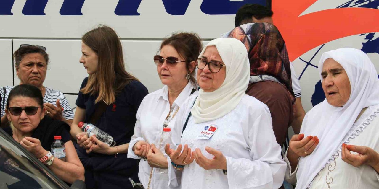 Mersin’den 39 Hacı Adayı Dualar Eşliğinde Kutsal Topraklara Uğurlandı