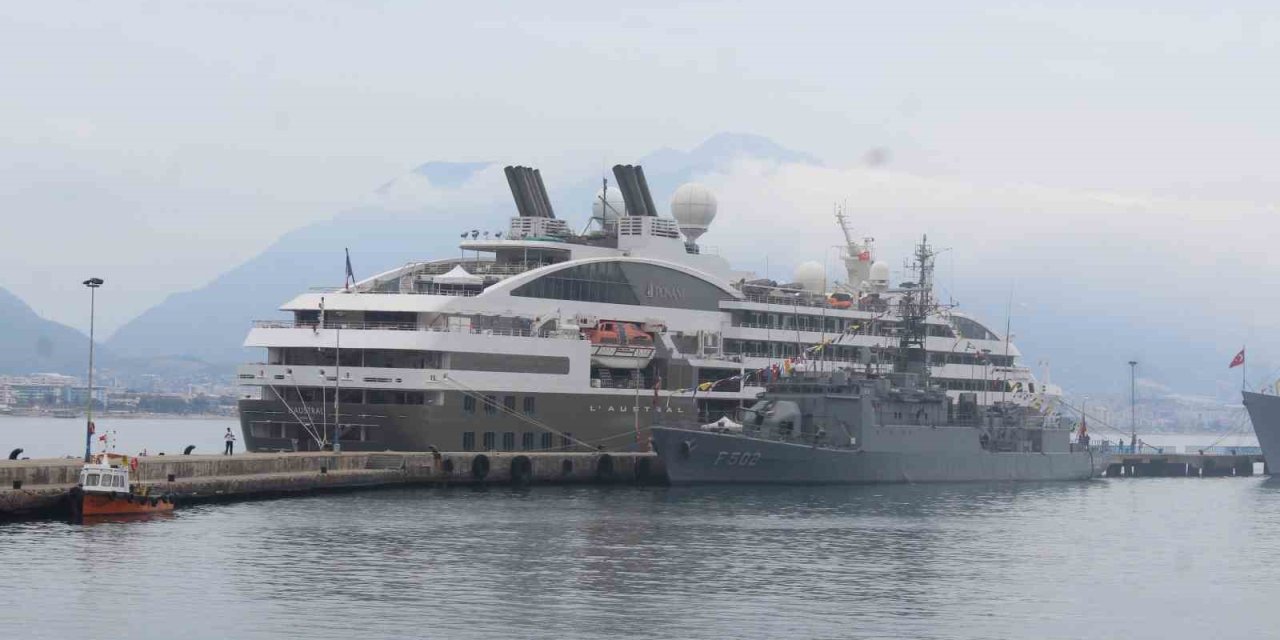 Alanya’ya 180 Turist Gemiyle Geldi