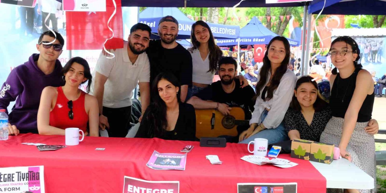 Uluslararası Odunpazarı 3d Gençlik Festivali’nde Tiyatro Ekipleri Stant Açtı Vatandaşları Bilgilendirdi