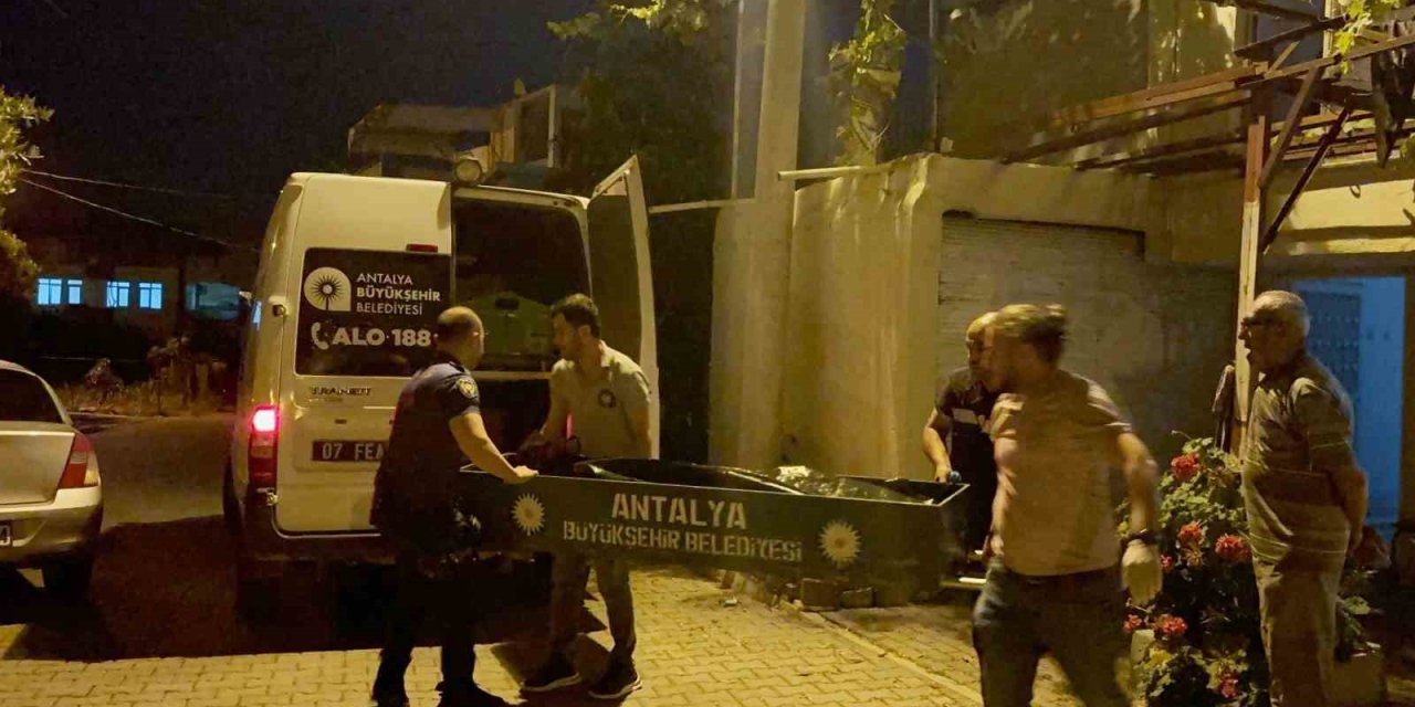 Ev Sahibinin Ulaşamadığı Adam Evinde Ölü Bulundu