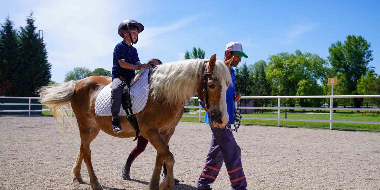 Adaptif Binicilik Eğitimleri Sürüyor