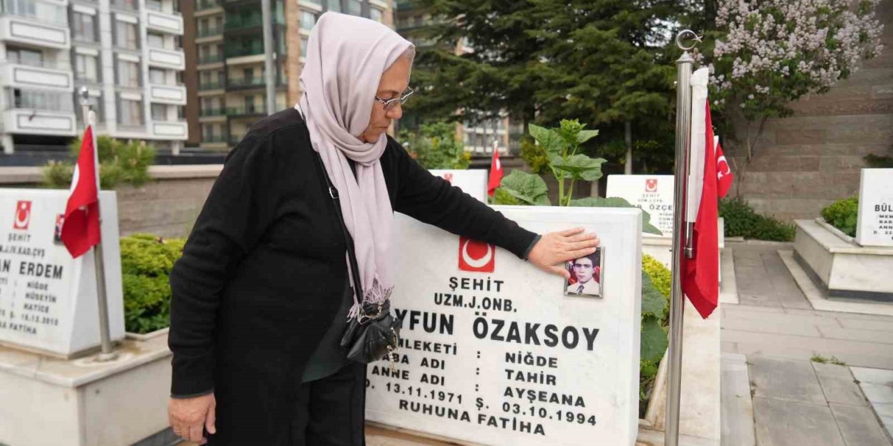 30 Yıldır Şehit Oğlunun Sembolik Mezarını Ziyaret Ediyor