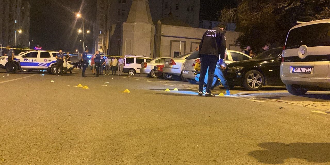 Tartıştıkları Şahıslar, 3 Gün Önce Aldıkları Otomobili Kurşunladı