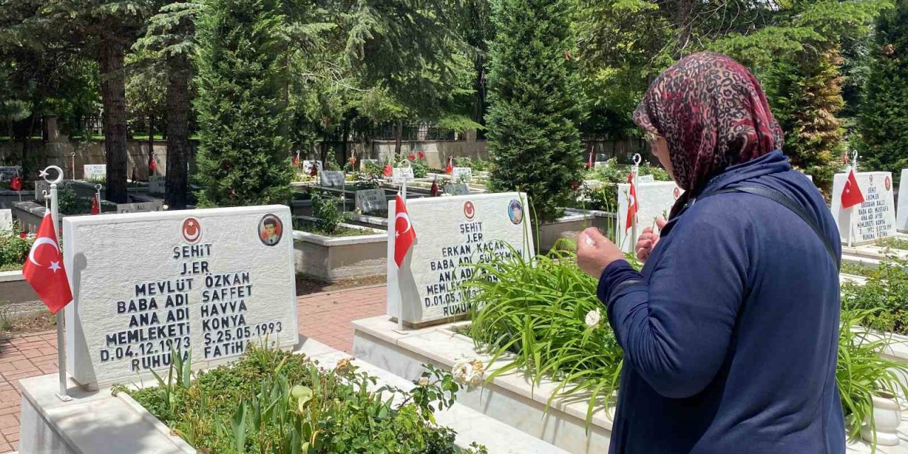 Bingöl’de 33 Silahsız Askerin Şehit Edilmesinin Acısı Dinmedi