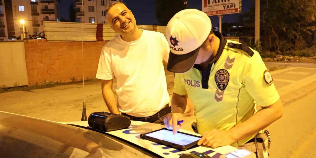 3. Kez Alkollü Yakalanan Sürücü, Gülerek “insanlık Hali” Dedi