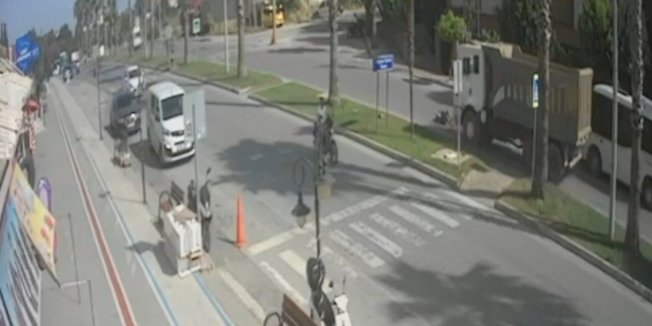 Yaya Geçidinde Kamyonun Çarptığı Alman Turist Ağır Yaralandı