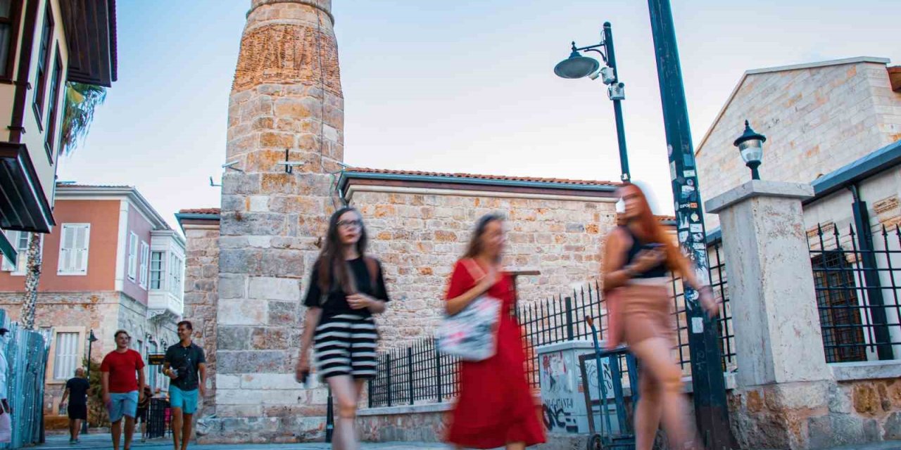 Vali Şahin: "kaleiçi’nde Kurallara Uymayanlara Karşı Sert Tedbir Alacağız"