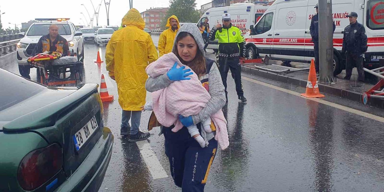 Yaralı Bebeğe Sağlık Personelinden "anne" Şefkati