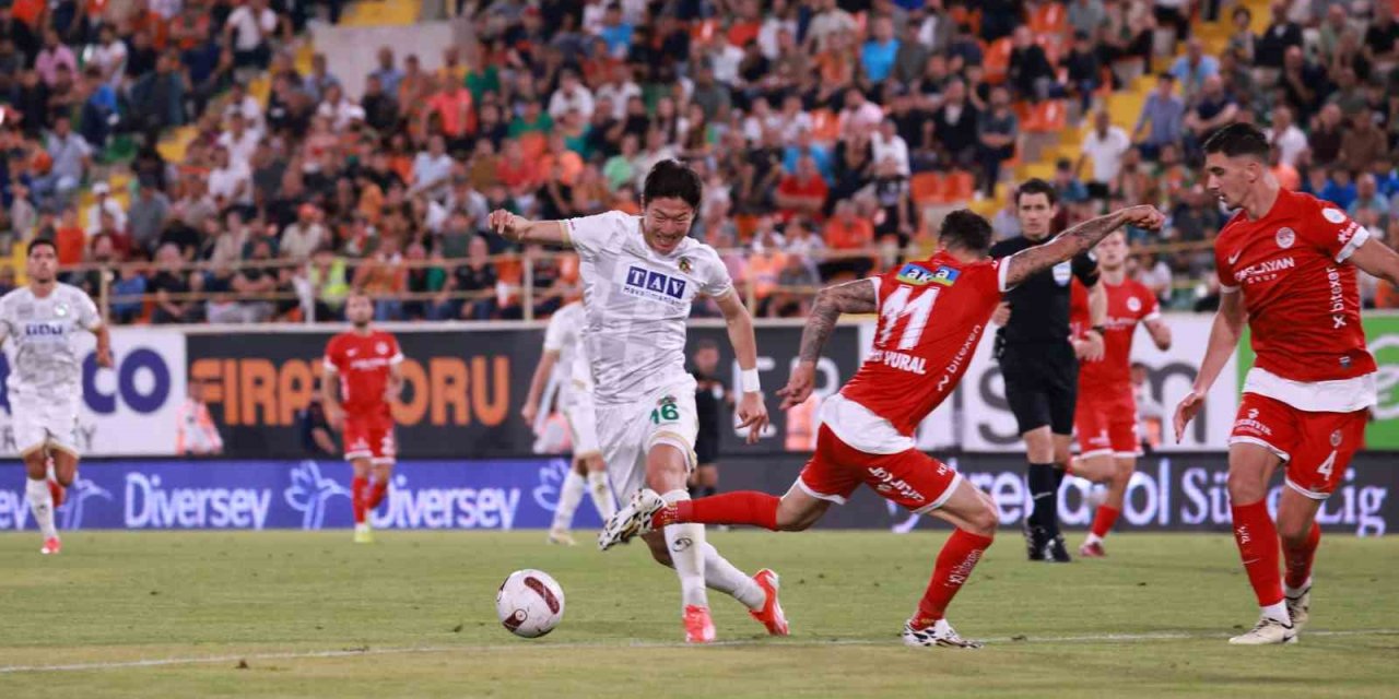 Trendyol Süper Lig: Alanyaspor: 1 - Antalyaspor: 1 (maç Sonucu)
