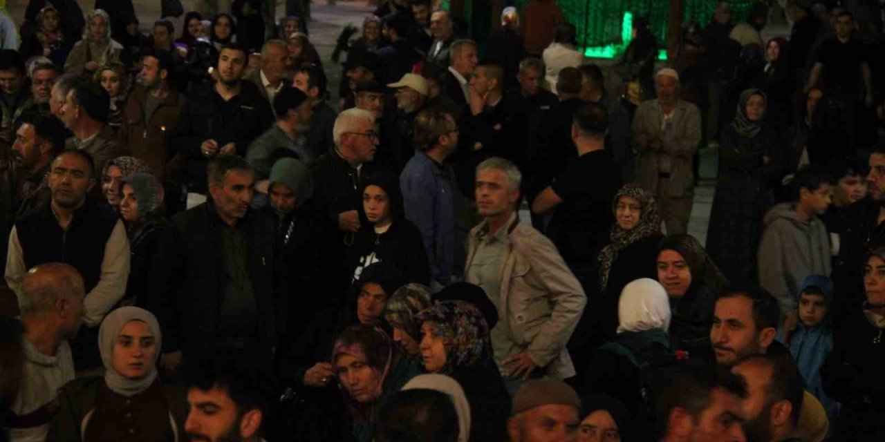 Konya’dan İlk Hac Kafilesi Dualarla Uğurlandı