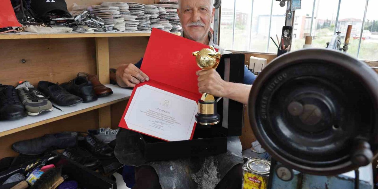 Aksaraylı Turgut Amcaya 7. Uluslararası İyilik Ödülü