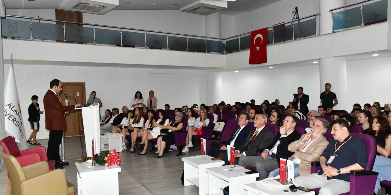 Bilim İnsanları Alanya’da Mimarlık Ve Kentsel Tasarımı Konuştu