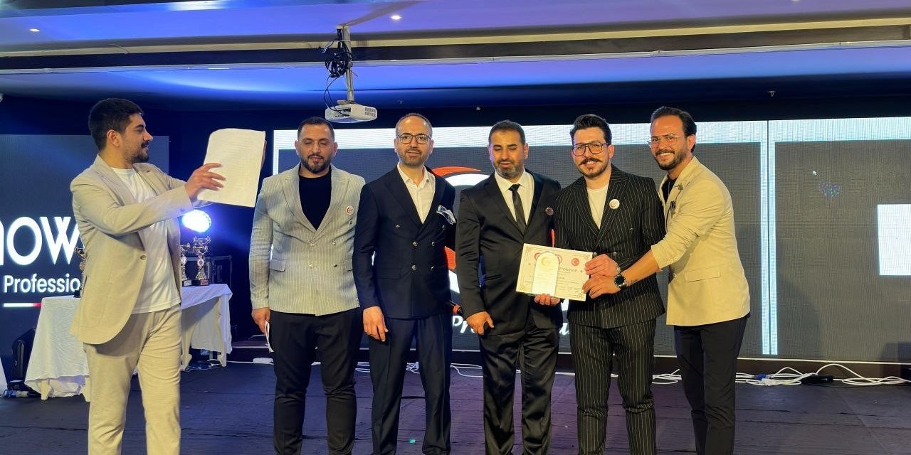 Türkiye Ve Dünya Şampiyonu Kuaför, Meslektaşlarını Puanladı