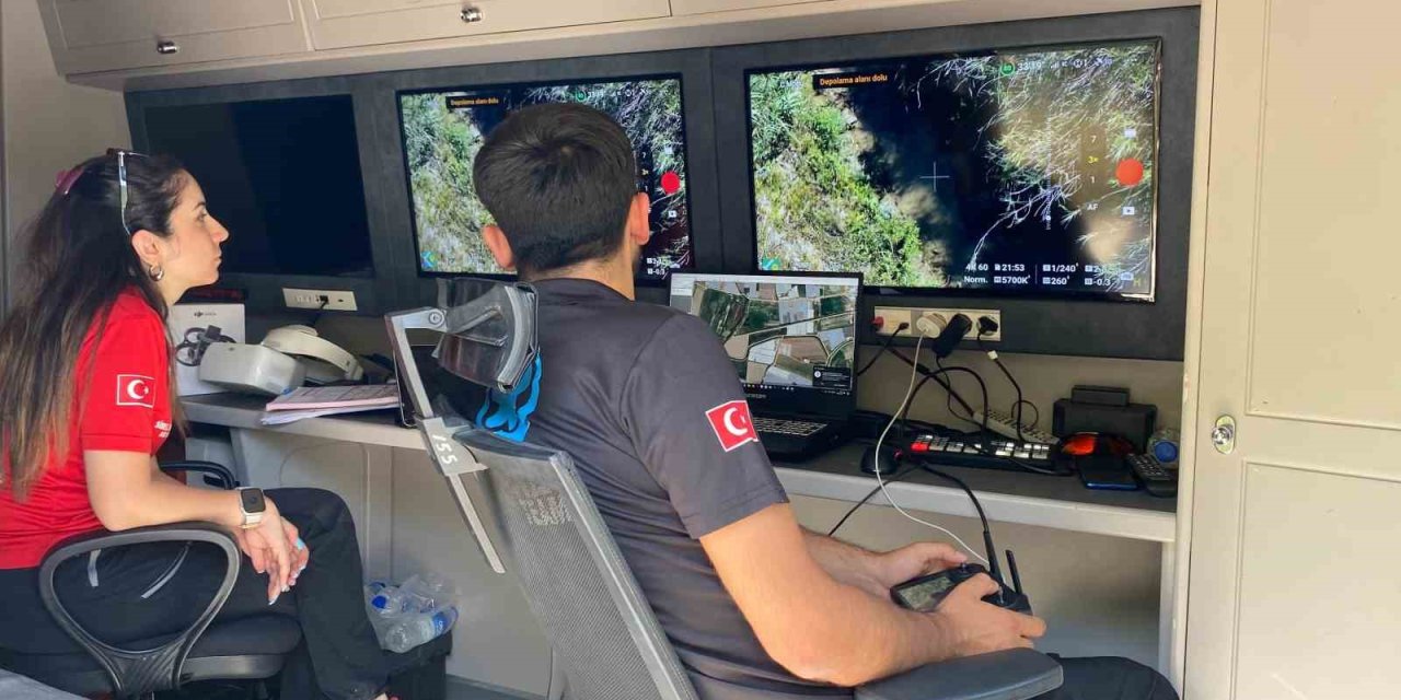 Antalya’da Sulama Kanalına Düşen Araçtaki 9 Yaşındaki Çocuğu Arama Çalışmaları Sürüyor