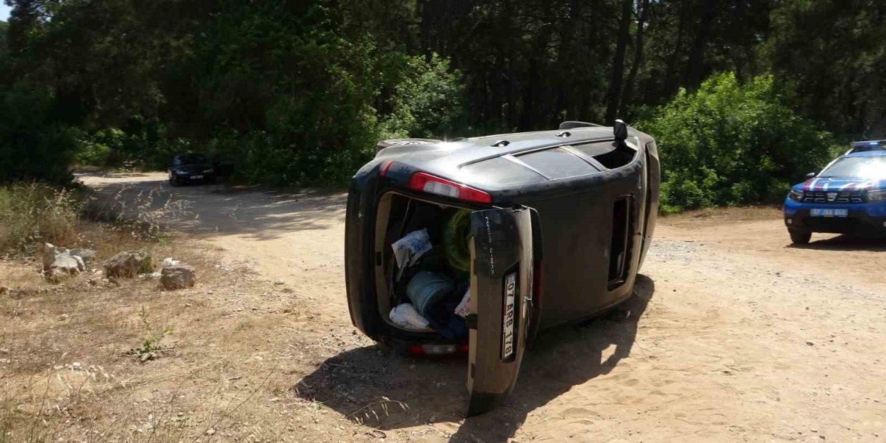 Virajı Alamayan Otomobil Takla Attı