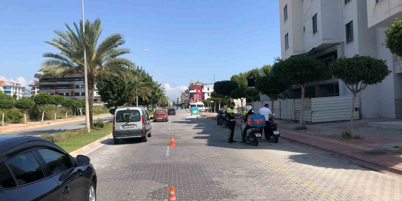 Alanya’da 10 Araca Trafikten Men Cezası