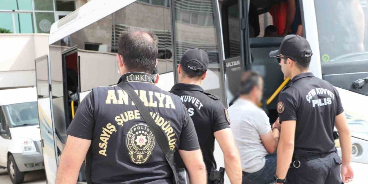 Antalya’da Aranan 153 Kişi Yakalandı