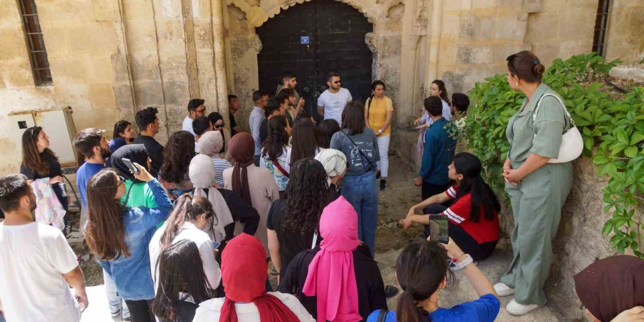 Üniversiteli Öğrenciler İçin ‘ermenek Tarih’ Gezisi Düzenlendi