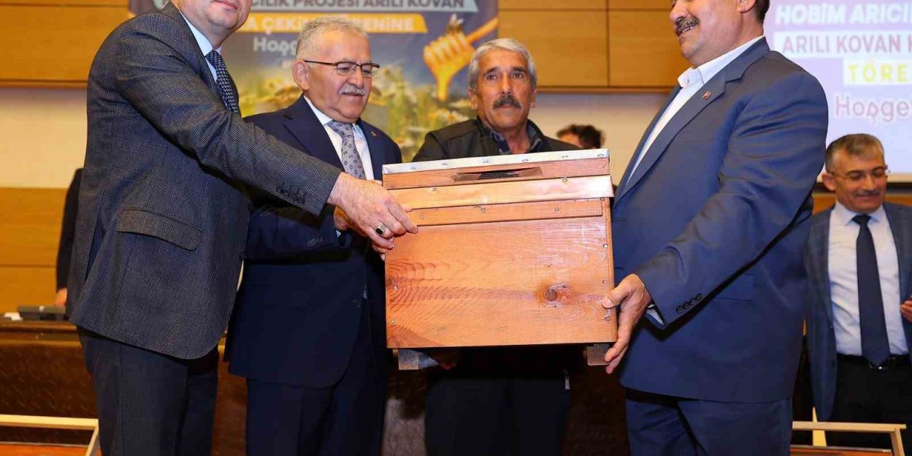 Büyükşehir’den 6 Milyon 270 Bin Tl’lik Arılı Kovan Dağıtım Töreni