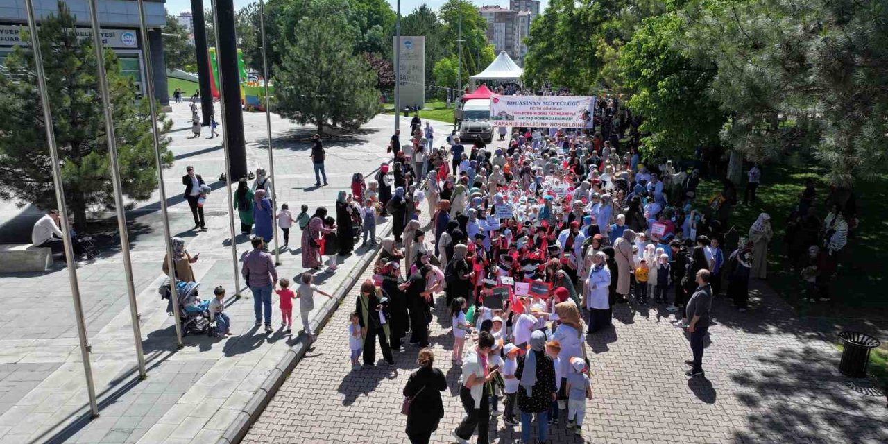 Kayseri’de Kur’an Kursları Yılsonu Şenliği Düzenlendi