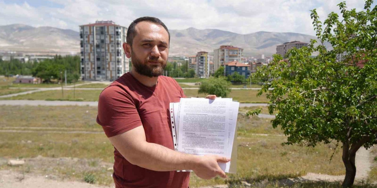 Trafik Kazasında Kaybettiği Babası İçin Adalet İstiyor