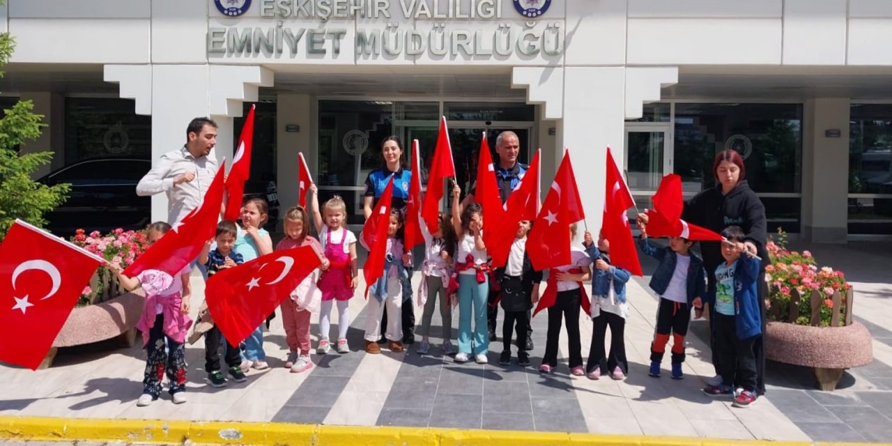Anaokulu Öğrencileri İl Emniyet Müdürlüğü’nü Ziyaret Etti