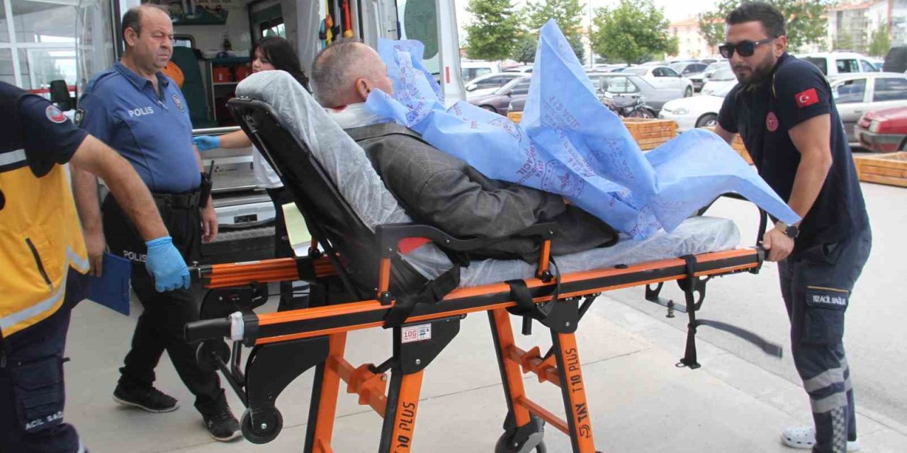 Kahvehanede Satırlı Saldırıya Uğrayan Kişi Yaralandı