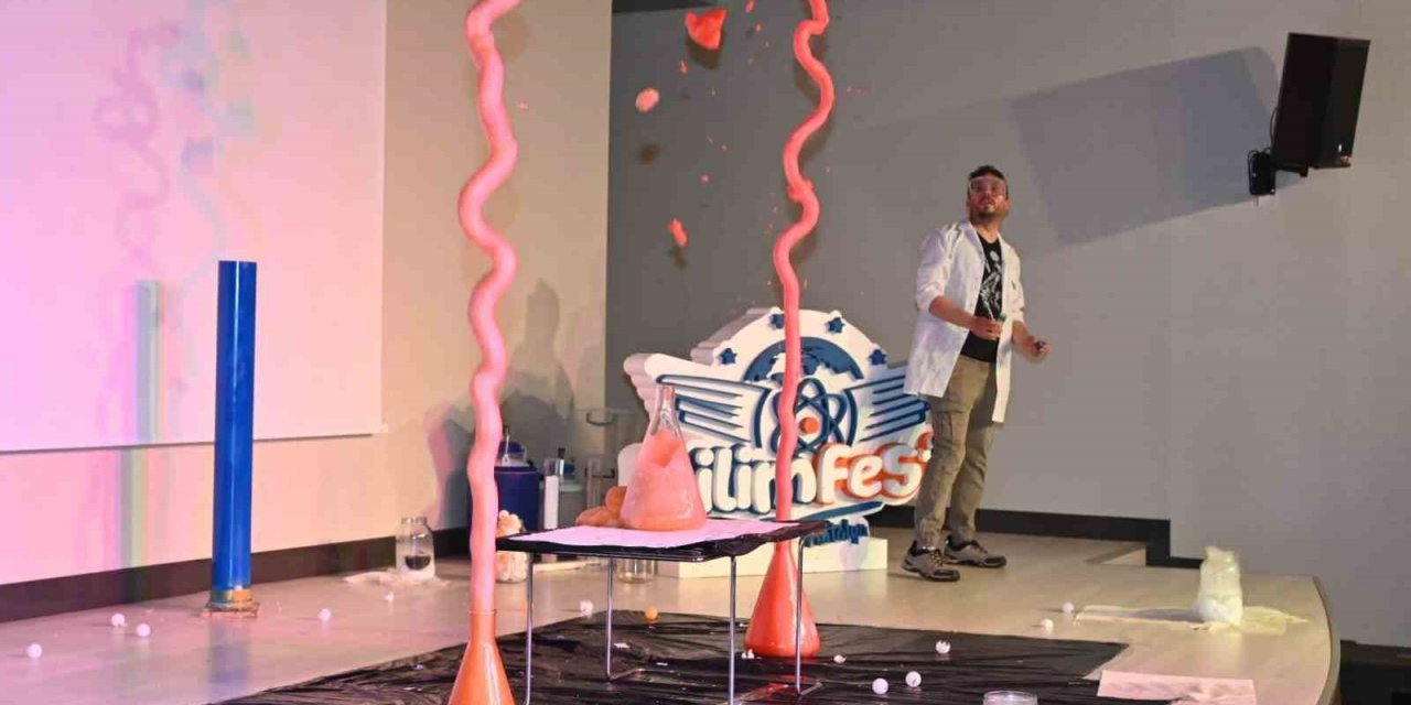 Kepez’in Bilim Merkezi’nden Eğlenceli Bilim Deneyleri