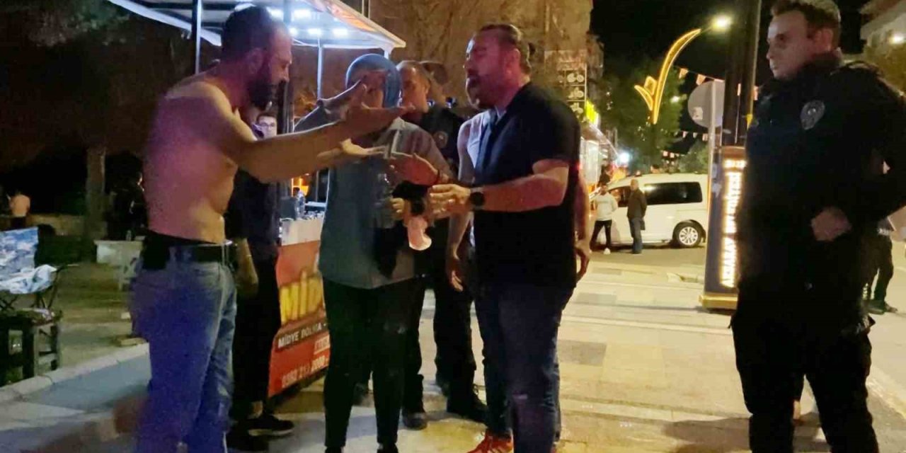 Direnip Biber Gazı Yedi, “kaybol Ya” Diye Bağırdığı Polis Memurunu Azarlayıp Kovdu