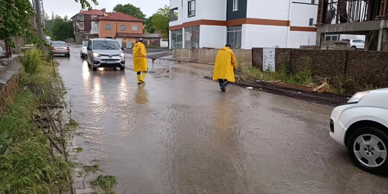 Aşırı Yağıştan Çadırları Zarar Gören Tarım İşçileri Otele Yerleştirildi