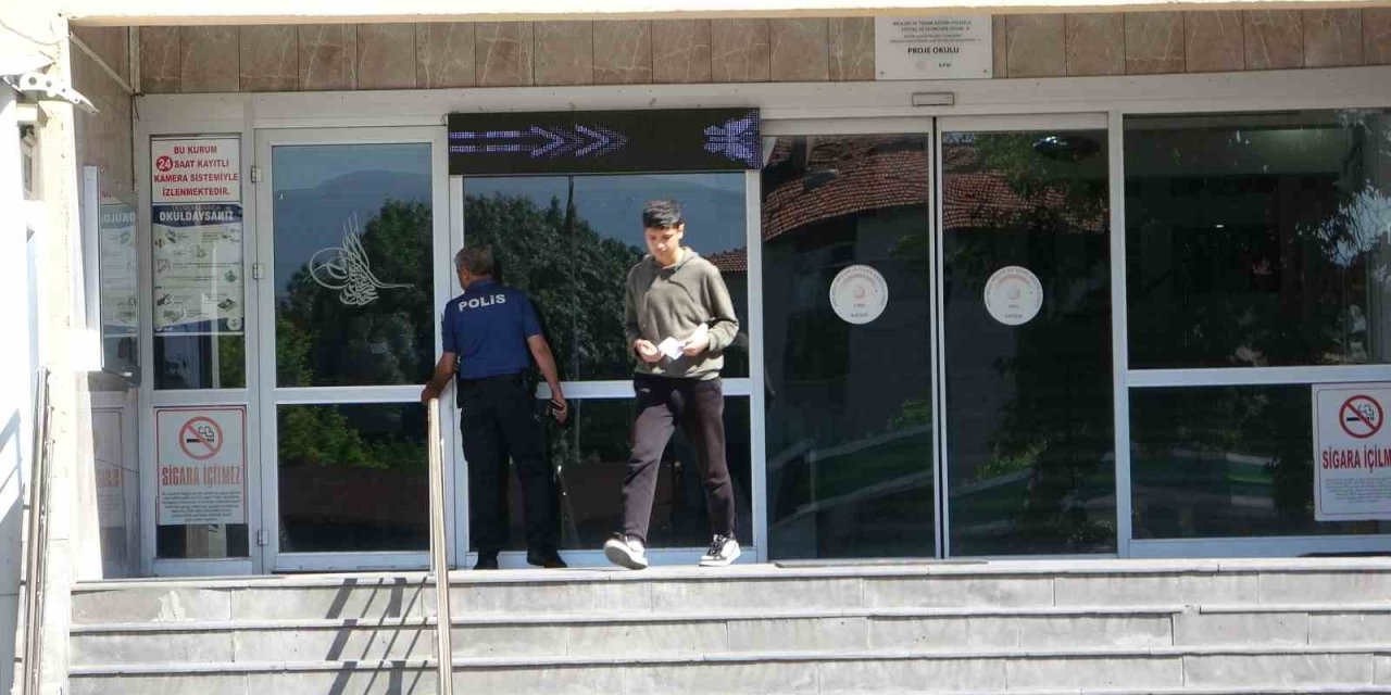 1 Dakika İle Sınavı Kaçırdı