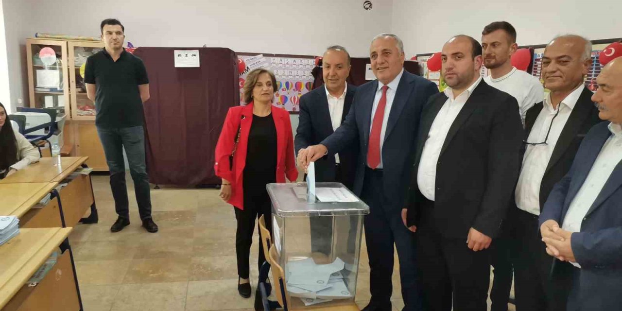 Mhp Pınarbaşı Belediye Başkan Adayı Uzunluoğlu Oyunu Kullandı