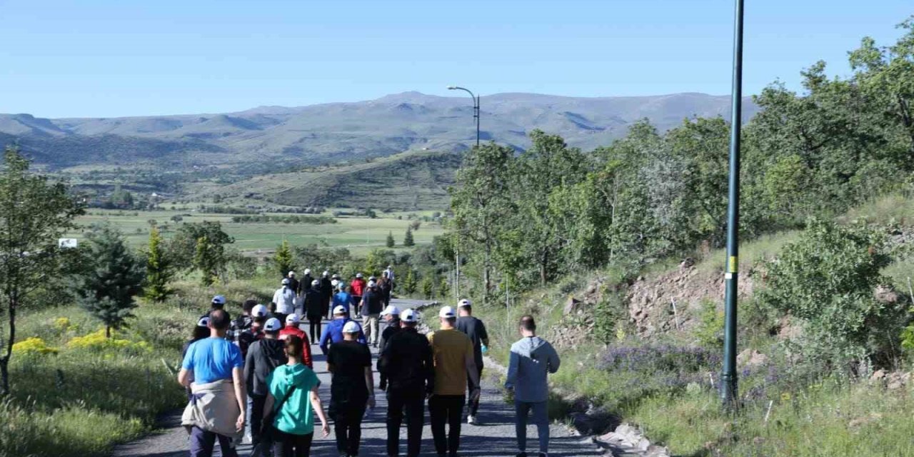 Başkan Büyükkılıç, Kayseri Kariyer Merkezi’nin Düzenlediği Doğa Yürüyüşüne Katıldı