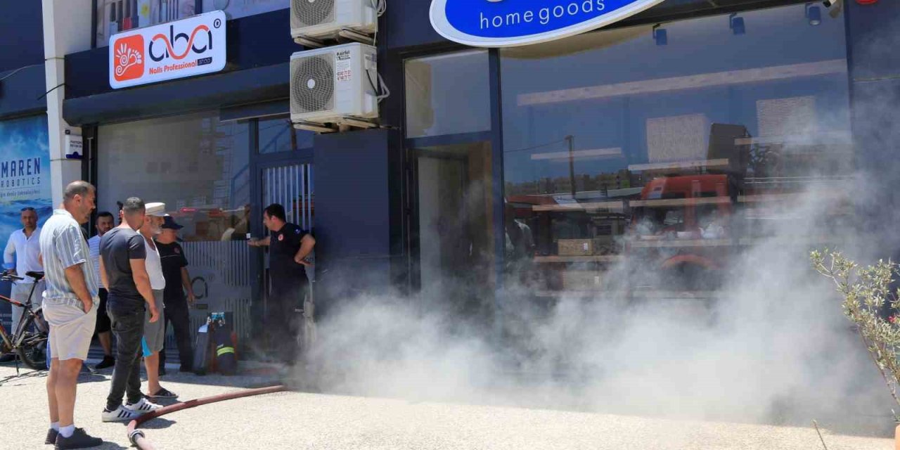 İşyerinin Yanışını Çaresiz Bakışlarla İzledi