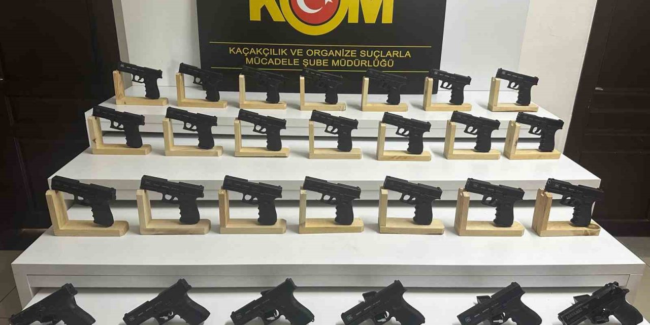 Mersin’de Bir Depoda 27 Tabanca Ele Geçirildi