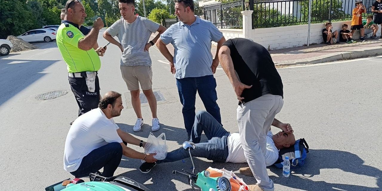 Kazada Yaralanan Sürücüye Vatandaşlardan Buzlu Tedavi