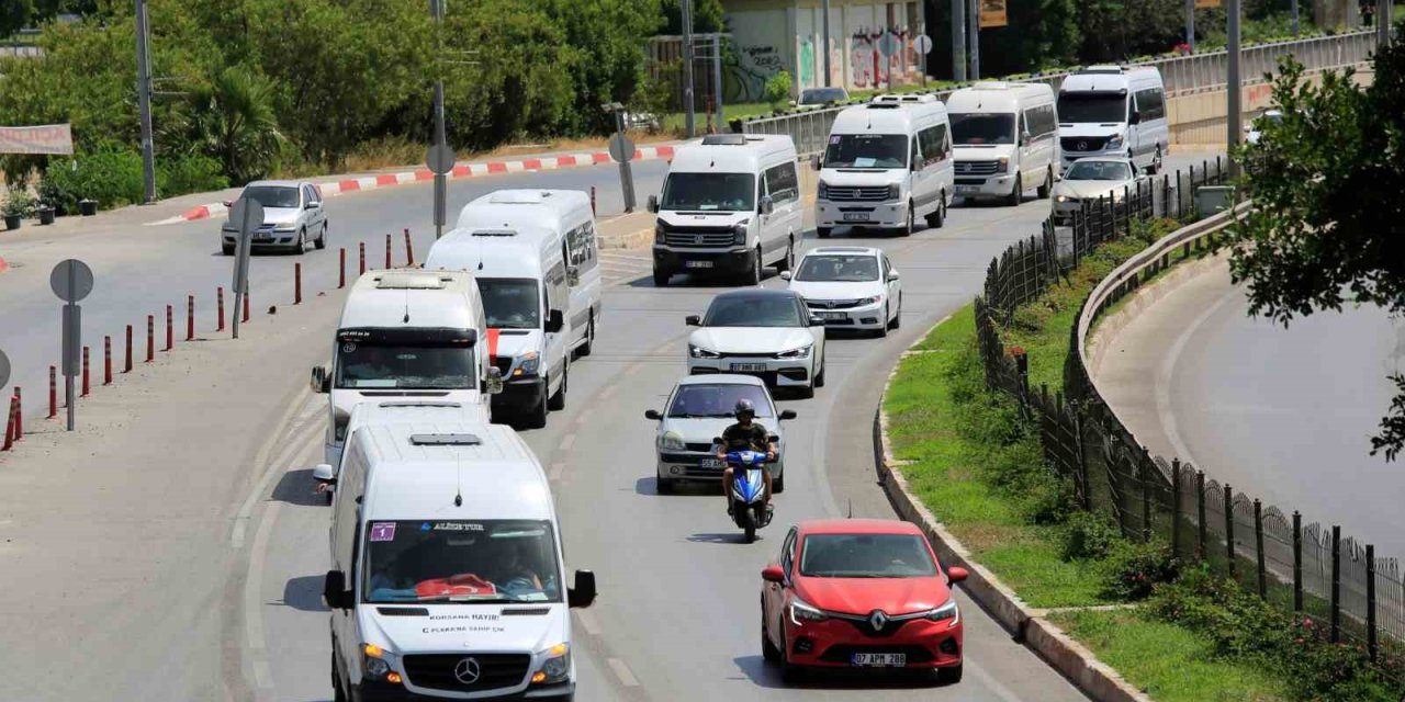 Antalya’da Servisçiler Korsana İsyan Etti