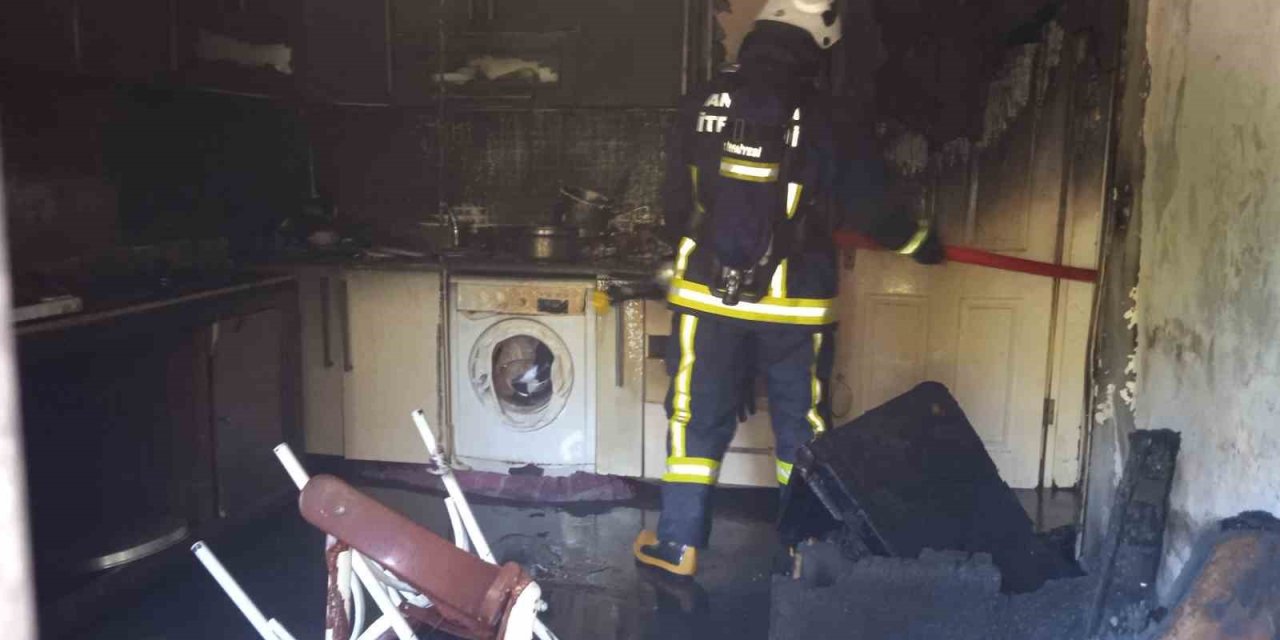 Alanya’da 7 Katlı Binanın Zemininde Çıkan Yangın Evi Kül Etti