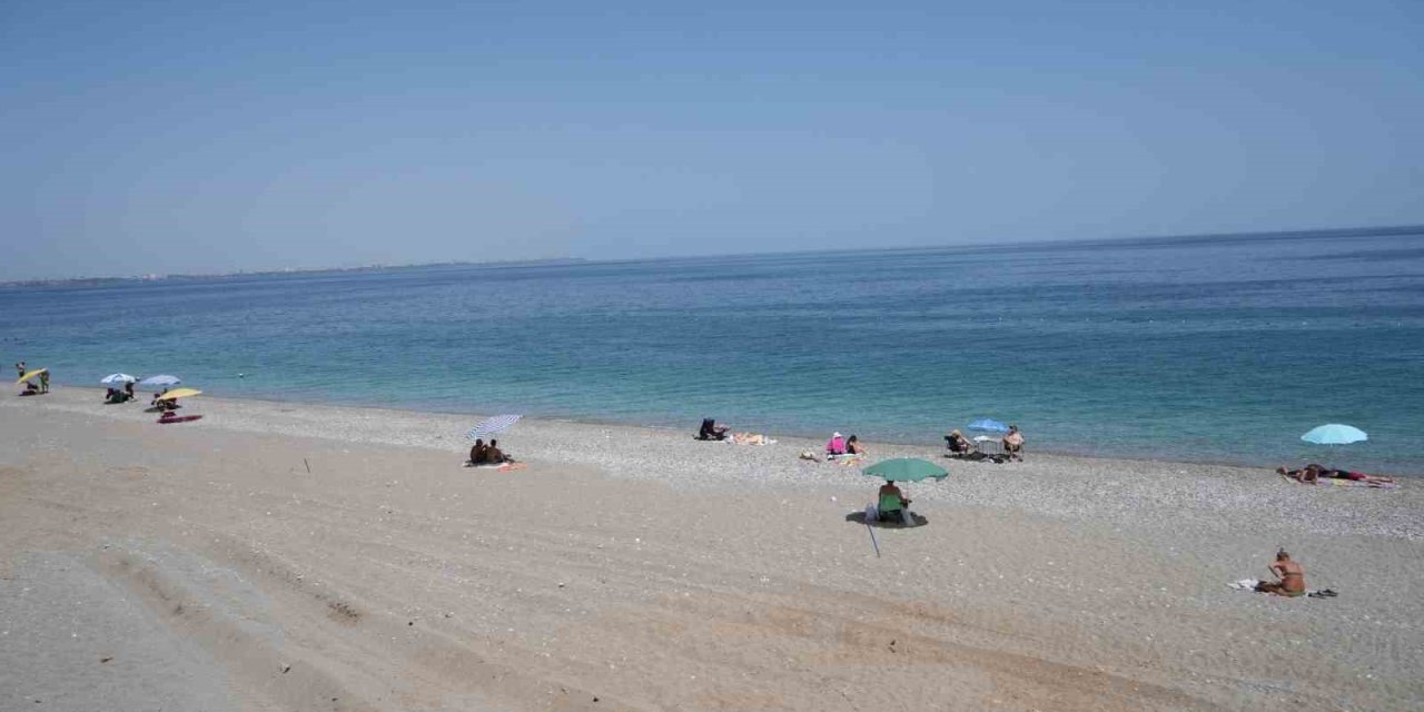 Antalya’da Termometreler 46 Dereceyi Gösterdi, Sahiller Boşaldı