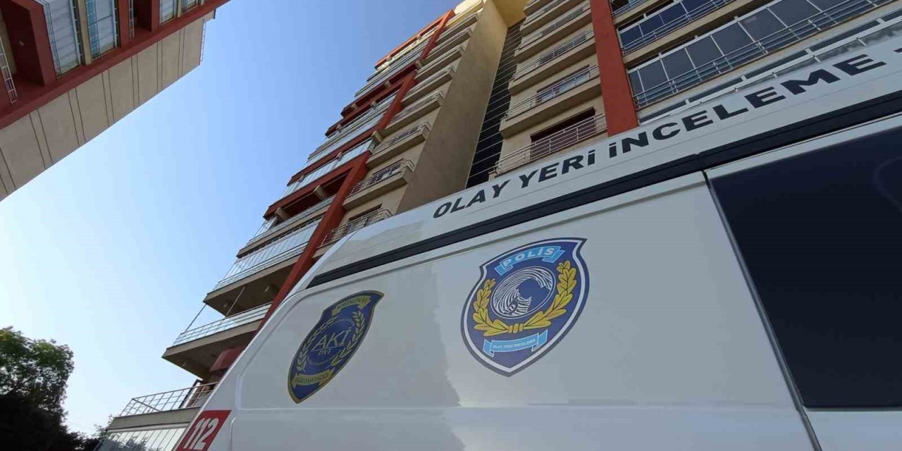 16 Yaşındaki Çocuk Evdeki Silahla Oynarken Kendini Vurdu