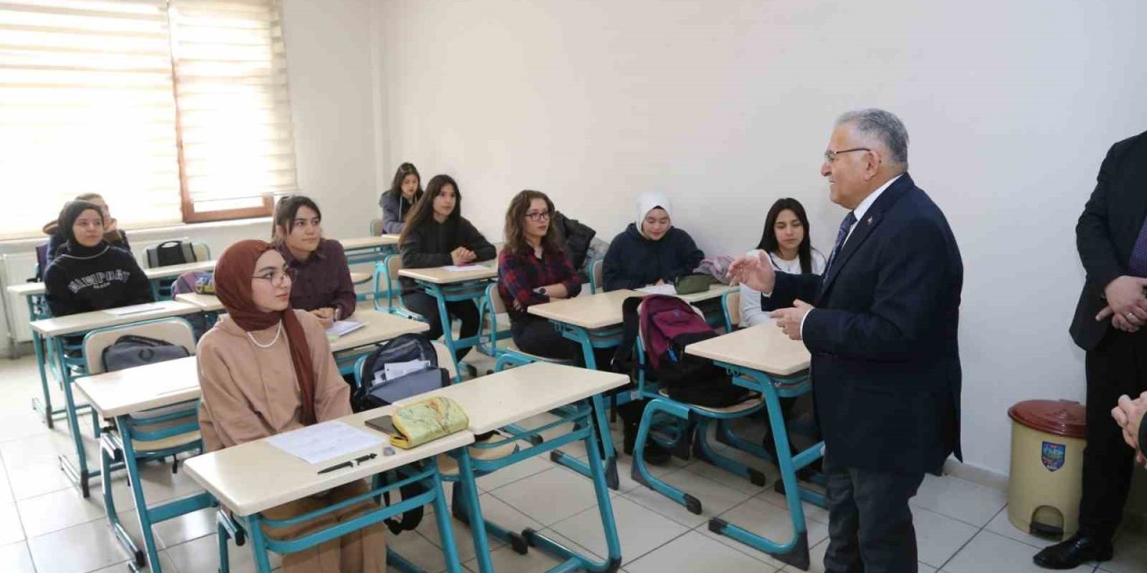 Büyükşehir’den Yks Öğrencilerine Ücretsiz Ulaşım