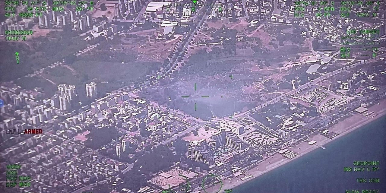 Konyaaltı Sahili’ne 300 Metre Yakınlıkta Yerleşim Alanlarını Tehdit Eden Yangın Korkuttu