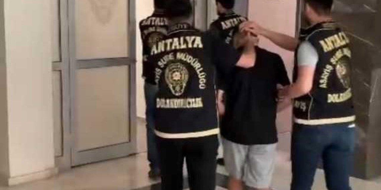 Antalya’da Kendisini Üst Düzey Emniyet Yetkilisi Olarak Tanıtıp Dolandırıcılık Yapan 2 Şahıs Tutuklandı