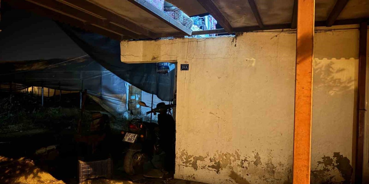 Betopan Panelin Kırılması Sonucu Balkondan Düşen Adam Yaralandı