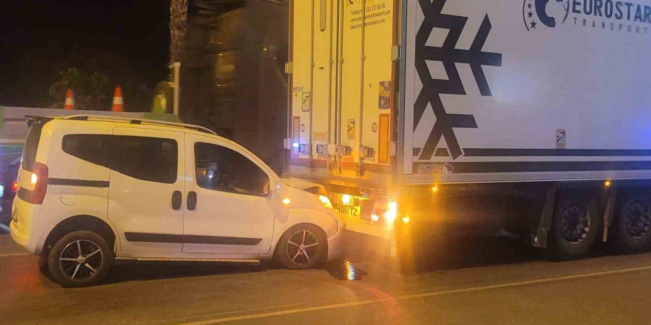 Tıra Arkadan Çarpıp Firar Etti