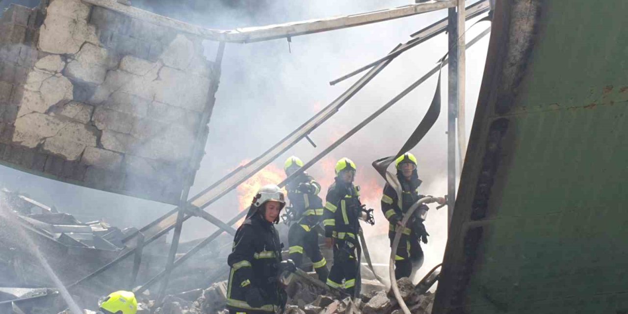 Kayseri’de Fabrika Yangını; Ekipler Müdahale Ediyor