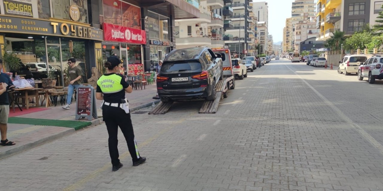 Alanya’da 9 Araca Men Cezası, Aranan 1 Şahıs Yakalandı