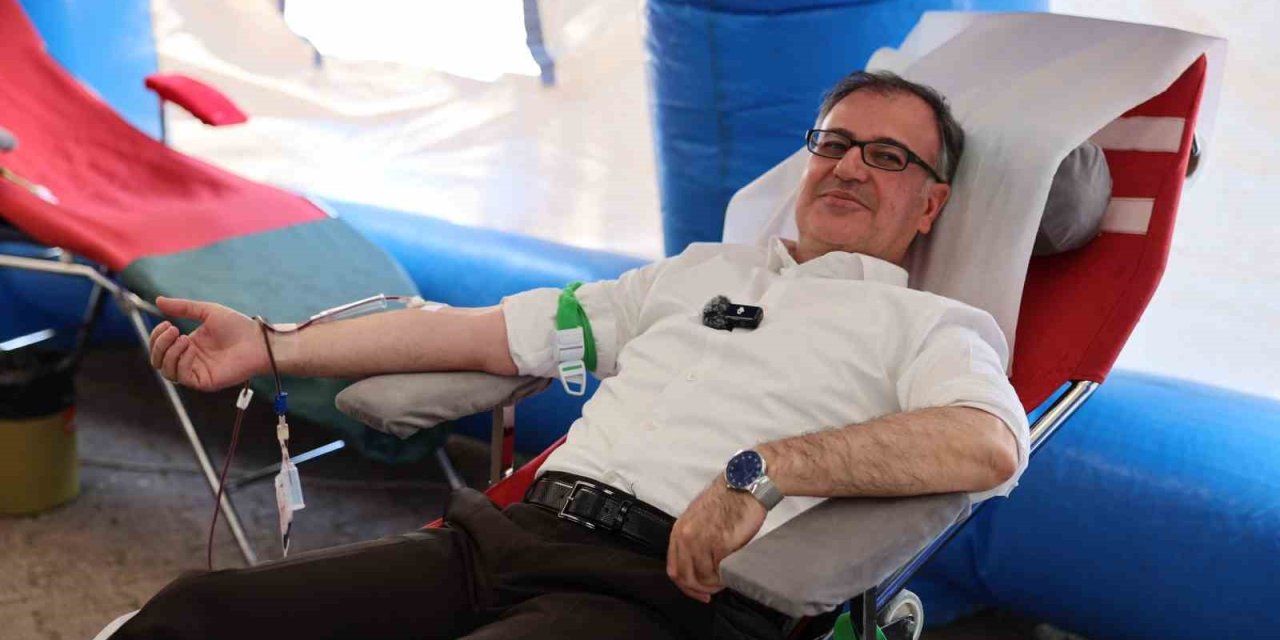 Başkan Özdoğan’dan Örnek Kan Bağışı