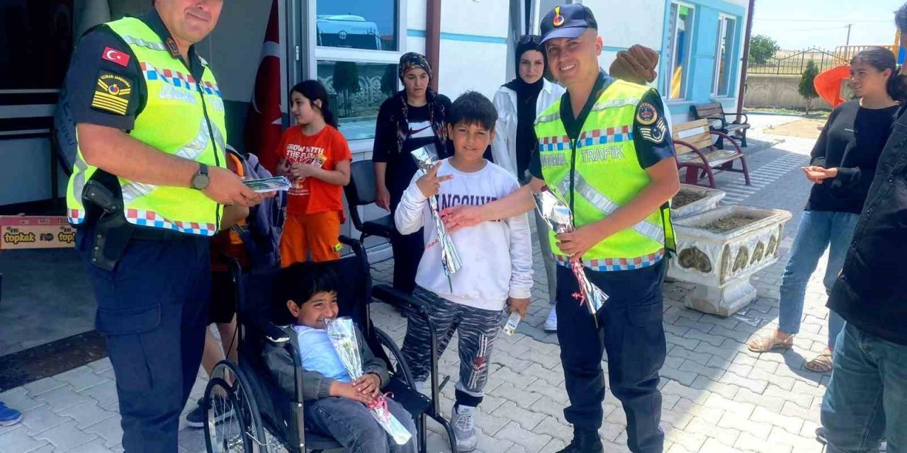 Kulu’da Jandarmadan Özel Öğrencilere Trafik Güvenliği Eğitimi