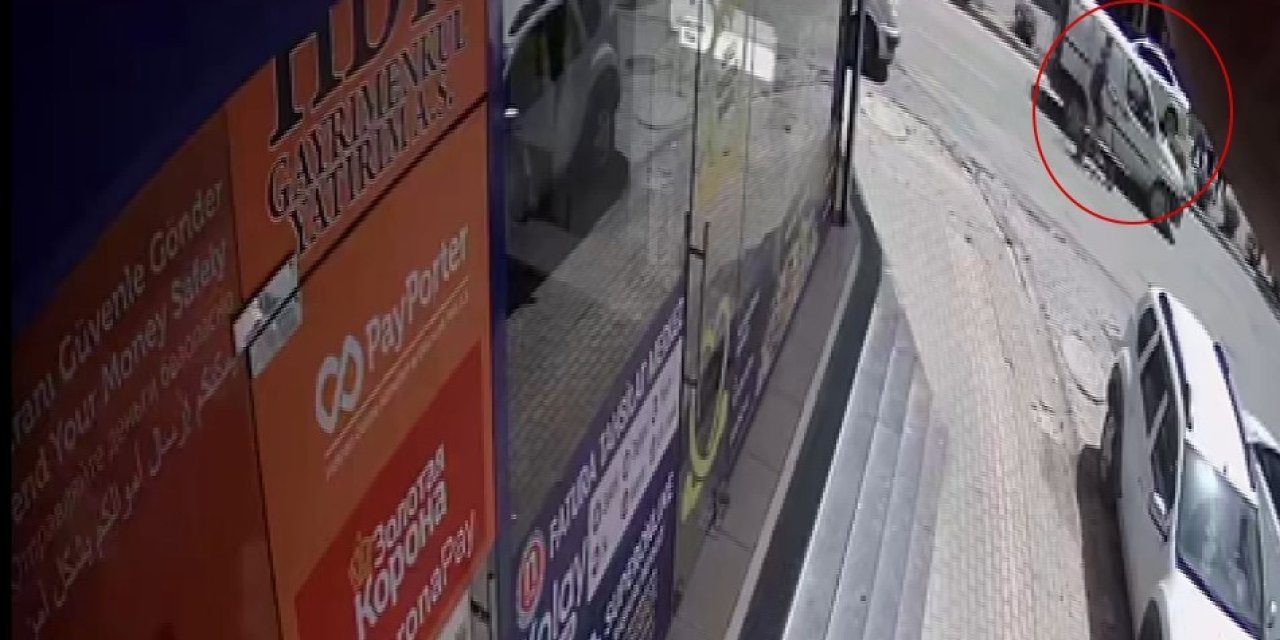 Ticari Araç İle Elektrikli Scooterın Çarpışma Anı Güvenlik Kamerasında